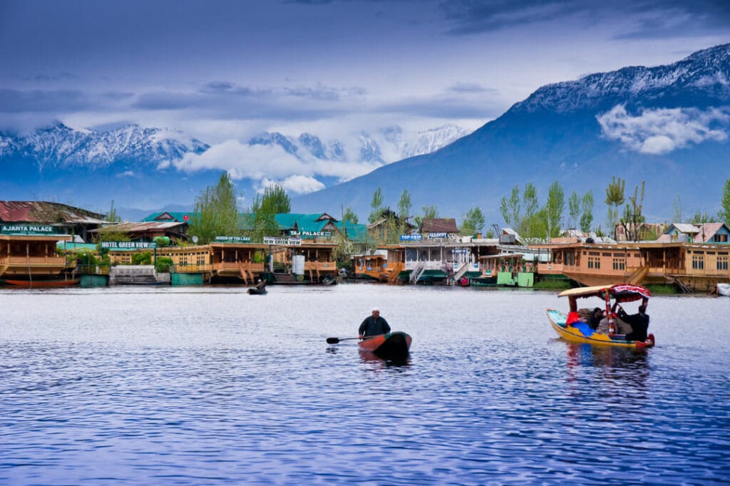 Arrival At Srinagar Airport | Shikara Ride | Houseboat Stay